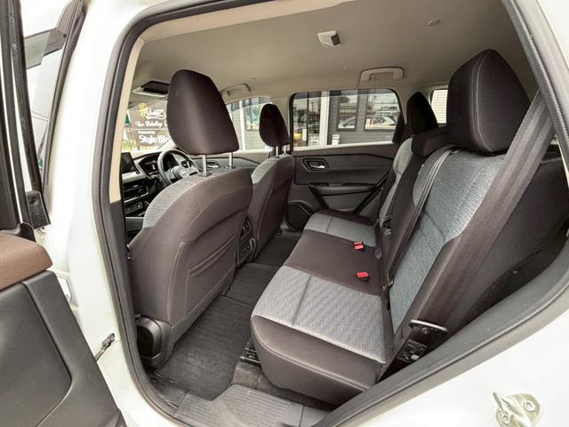 エクストレイル Ｘ　認定中古車／メーカーＯＰ１２．３インチ純正ナビ／インテリジェントアラウンドビューモニター／インテリジェントルー（17枚目）
