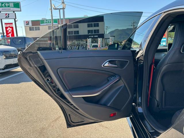 ＣＬＡクラス ＣＬＡ２５０シュポルト　４マチック　認定中古車／サンルーフ／レザーシート／ｈａｒｍａｎｋａｒｄｏｎ／ＡＭＧレザーエクスクルーシブＰＫＧ／純正ナビ／バックカメラ／ＢＴ／ＬＥＤ／１８ＡＷ／４ＷＤ／ターボ／メモリーシート／シートヒーター／（17枚目）
