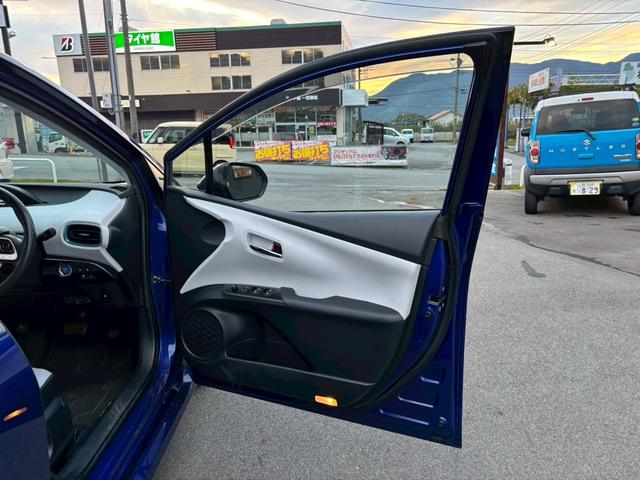 プリウス A 純正ナビ(NSCP-W64)/セーフティセンス/バックカメラ/シンプルインテリジェントパーキングアシスト/ヘッドアップディスプレイ/ブラインドスポットモニター/ステアリングスイッチ/LED/ソナー(11枚目)