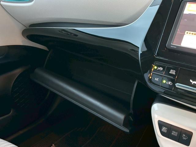 プリウス A 純正ナビ(NSCP-W64)/セーフティセンス/バックカメラ/シンプルインテリジェントパーキングアシスト/ヘッドアップディスプレイ/ブラインドスポットモニター/ステアリングスイッチ/LED/ソナー(29枚目)