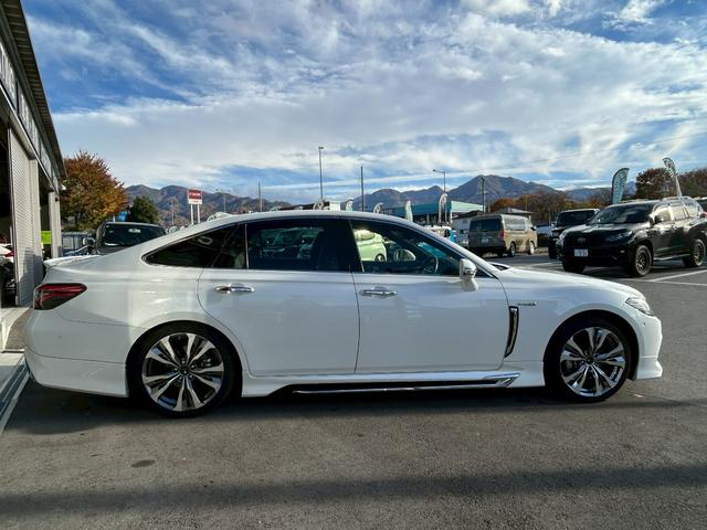 クラウンハイブリッド Ｓ　ＡＩＳ検査済／純正ナビ・ＴＶ／モデリスタエアロ／モデリスタＡＷ／トランクスポイラー／セーフティＰＫＧ／パノラミックビューモニター／ＢＳＭ／ヘッドアップディスプレイ／インテリジェントパーキングアシスト／（4枚目）