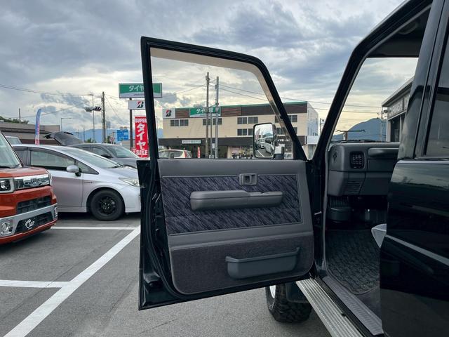 ランドクルーザープラド SXワイド ユーザー買取車/リフトアップ/社外ナビ/社外AW/社外ステアリング/バックカメラ/ETC(11枚目)