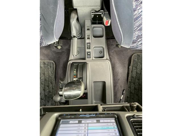 ランドクルーザープラド SXワイド ユーザー買取車/リフトアップ/社外ナビ/社外AW/社外ステアリング/バックカメラ/ETC(25枚目)