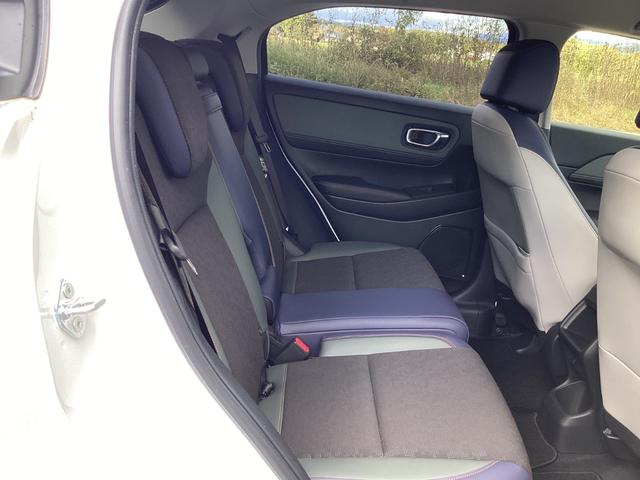 ヴェゼル e:HEV X・HuNTパッケージ 当社デモカー(13枚目)