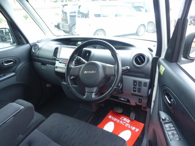 タント カスタムＲＳ　４ＷＤ　走行３９５５５キロ　１オーナー車　ＳＤナビ　フルセグＴＶ　Ｂｌｕｅｔｏｏｔｈオーディオ　ターボ　スマートキー　オートスライドドア　ＨＩＤ　ＥＴＣ　オーバーヘッドコンソール（6枚目）