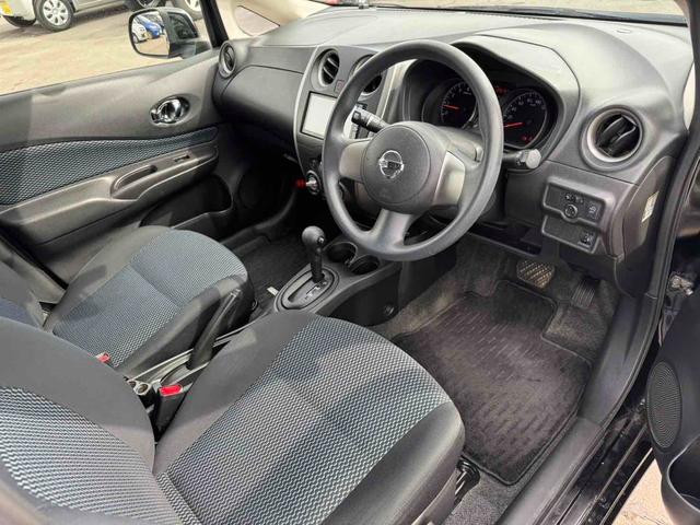 ノート Ｘ　ＥＴＣ　ナビ　アルミホイール　スマートキー　アイドリングストップ　電動格納ミラー　ＣＶＴ　盗難防止システム　衝突安全ボディ　ＡＢＳ　エアコン　パワーステアリング　パワーウィンドウ（17枚目）