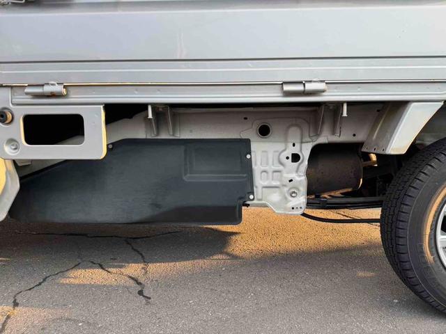 キャリイトラック ＫＣエアコン・パワステ　４ＷＤ　ＭＴ　アルミホイール　エアコン　パワーステアリング　運転席エアバッグ（8枚目）