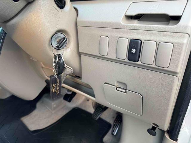 アトレーワゴン カスタムターボＲＳ　４ＷＤ　バックカメラ　両側スライドドア　ナビ　ＴＶ　ＨＩＤ　キーレスエントリー　電動格納ミラー　ベンチシート　ターボ　ＡＴ　盗難防止システム　ＡＢＳ　ＣＤ　アルミホイール　衝突安全ボディ　エアコン（6枚目）