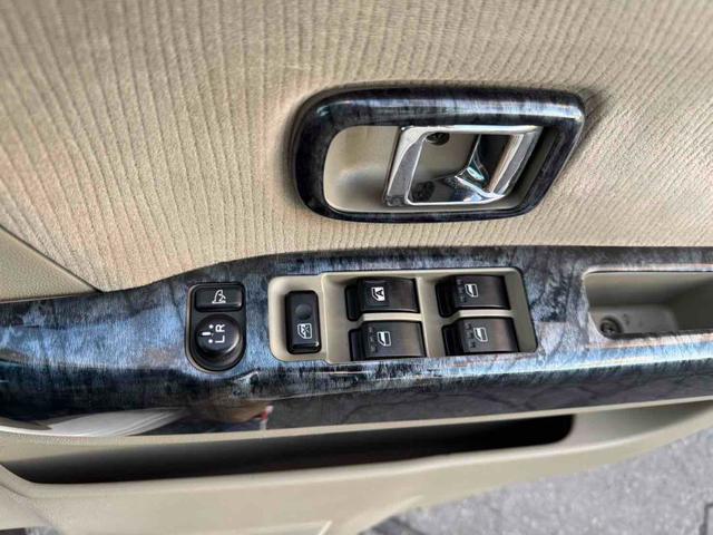 アトレーワゴン カスタムターボＲＳ　４ＷＤ　バックカメラ　両側スライドドア　ナビ　ＴＶ　ＨＩＤ　キーレスエントリー　電動格納ミラー　ベンチシート　ターボ　ＡＴ　盗難防止システム　ＡＢＳ　ＣＤ　アルミホイール　衝突安全ボディ　エアコン（8枚目）