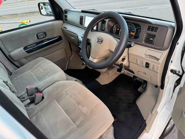 アトレーワゴン カスタムターボＲＳ　４ＷＤ　バックカメラ　両側スライドドア　ナビ　ＴＶ　ＨＩＤ　キーレスエントリー　電動格納ミラー　ベンチシート　ターボ　ＡＴ　盗難防止システム　ＡＢＳ　ＣＤ　アルミホイール　衝突安全ボディ　エアコン（13枚目）