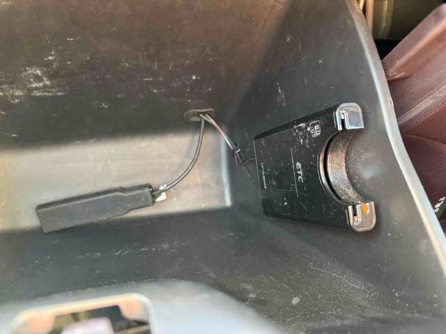 今では必需品のＥＴＣも付いております。高速道路での出入りもスムーズ。渋滞緩和にもなりエコにも繋がります。