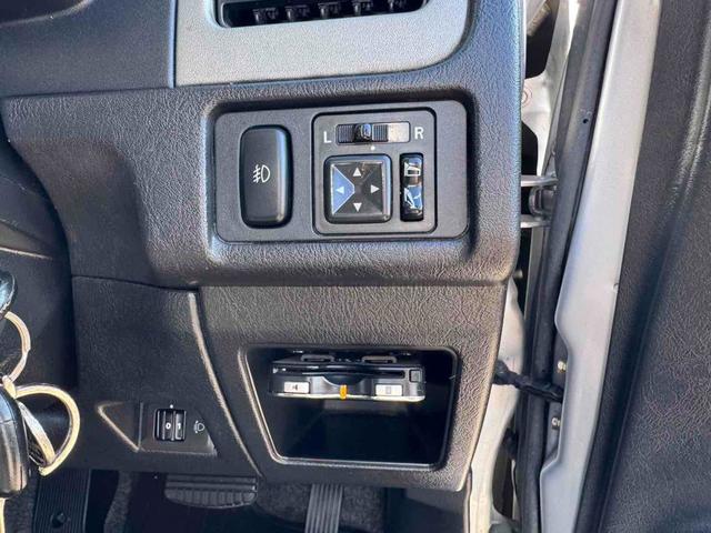 パジェロミニ アクティブフィールドエディション　４ＷＤ　ＥＴＣ　ナビ　キーレスエントリー　電動格納ミラー　ＡＴ　ＡＢＳ　ルーフレール　アルミホイール　衝突安全ボディ　エアコン　パワーウィンドウ（5枚目）