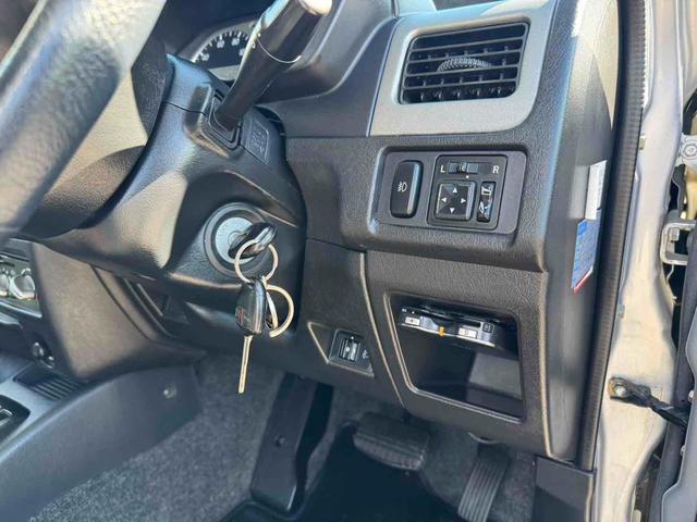 パジェロミニ アクティブフィールドエディション　４ＷＤ　ＥＴＣ　ナビ　キーレスエントリー　電動格納ミラー　ＡＴ　ＡＢＳ　ルーフレール　アルミホイール　衝突安全ボディ　エアコン　パワーウィンドウ（6枚目）