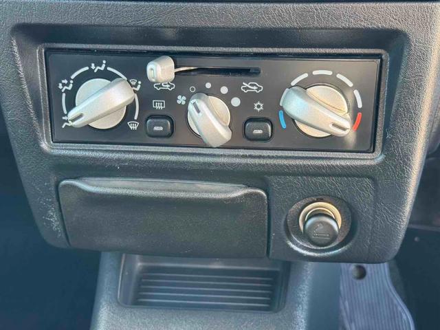 パジェロミニ アクティブフィールドエディション　４ＷＤ　ＥＴＣ　ナビ　キーレスエントリー　電動格納ミラー　ＡＴ　ＡＢＳ　ルーフレール　アルミホイール　衝突安全ボディ　エアコン　パワーウィンドウ（7枚目）