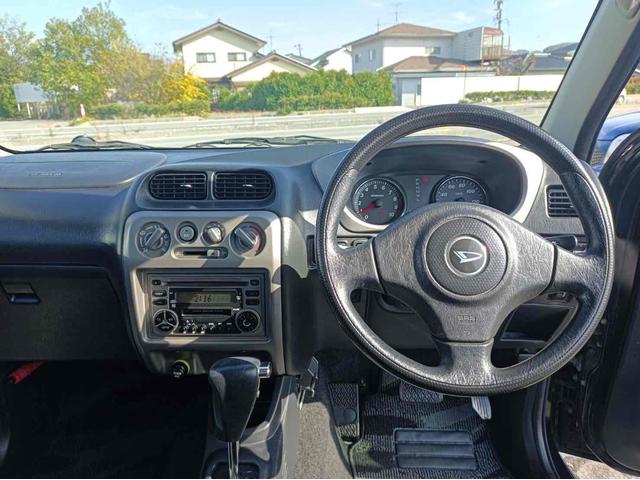 テリオスキッド カスタムX 4WD スマートキー 電動格納ミラー AT 盗難防止システム ABS CD MD アルミホイール 衝突安全ボディ エアコン パワーステアリング パワーウィンドウ 運転席エアバッグ 助手席エアバッグ(5枚目)