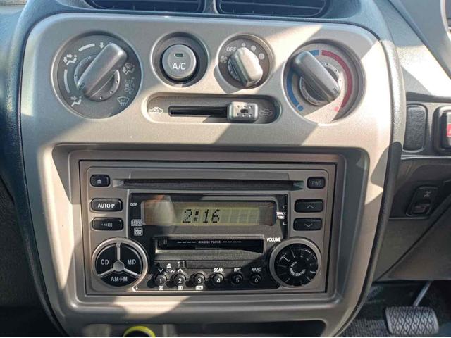 テリオスキッド カスタムX 4WD スマートキー 電動格納ミラー AT 盗難防止システム ABS CD MD アルミホイール 衝突安全ボディ エアコン パワーステアリング パワーウィンドウ 運転席エアバッグ 助手席エアバッグ(6枚目)