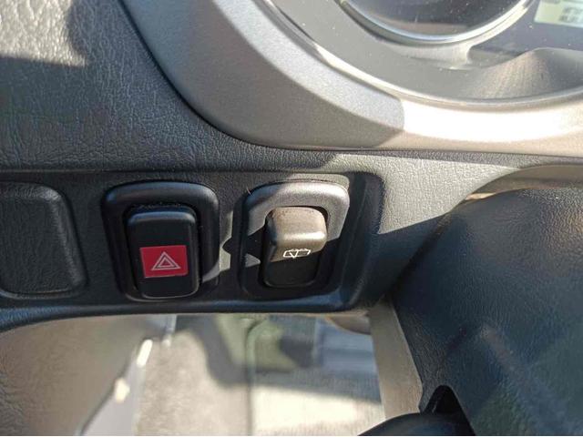 テリオスキッド カスタムX 4WD スマートキー 電動格納ミラー AT 盗難防止システム ABS CD MD アルミホイール 衝突安全ボディ エアコン パワーステアリング パワーウィンドウ 運転席エアバッグ 助手席エアバッグ(8枚目)