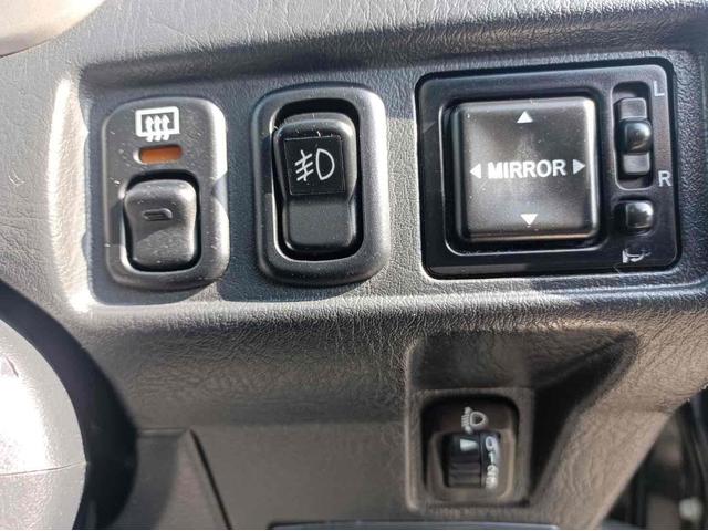 テリオスキッド カスタムX 4WD スマートキー 電動格納ミラー AT 盗難防止システム ABS CD MD アルミホイール 衝突安全ボディ エアコン パワーステアリング パワーウィンドウ 運転席エアバッグ 助手席エアバッグ(10枚目)