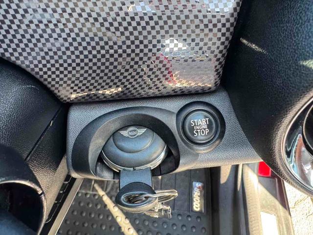 ＭＩＮＩ クーパーＳ　ＥＴＣ　バックカメラ　アルミホイール　ＨＩＤ　サンルーフ　キーレスエントリー　ＡＴ　ＡＢＳ　ＥＳＣ　ＣＤ　エアコン　パワーステアリング　パワーウィンドウ（4枚目）