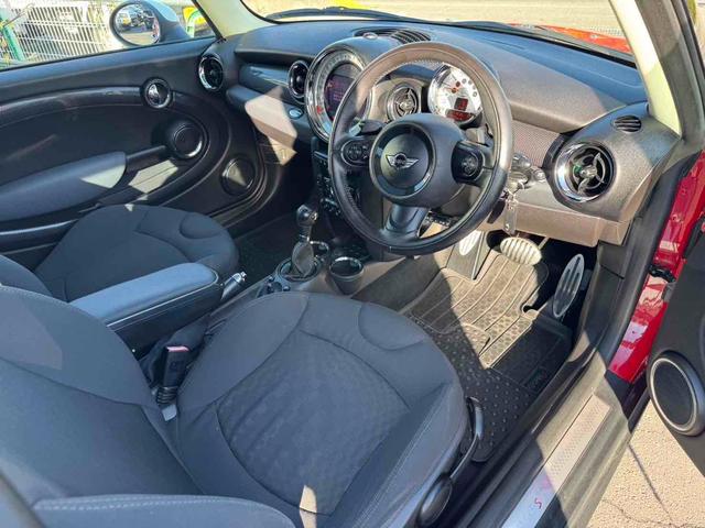 ＭＩＮＩ クーパーＳ　ＥＴＣ　バックカメラ　アルミホイール　ＨＩＤ　サンルーフ　キーレスエントリー　ＡＴ　ＡＢＳ　ＥＳＣ　ＣＤ　エアコン　パワーステアリング　パワーウィンドウ（8枚目）