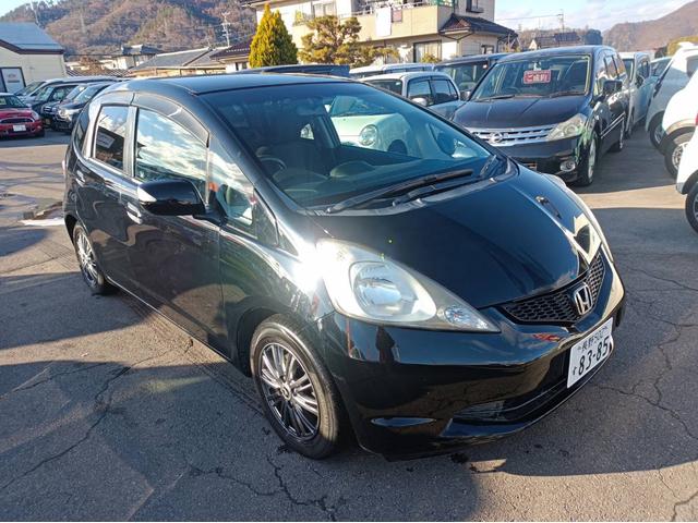 フィット G スマートスタイルエディション 4WD メモリーナビ バックカメラ ETC ライトレベライザー アルミ 電動格納ドアミラー(2枚目)