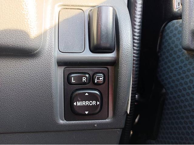 ハイゼットカーゴ クルーズターボ　４ＷＤ　ＥＴＣ　ナビ　フルセグＴＶ　Ｂｌｕｅｔｏｏｔｈ接続対応　電動格納式ドアミラー　ライトレベライザー　車検令和９年１２月まで　１３インチアルミホイール　リアワイパー　両側スライドドア　ターボ（12枚目）