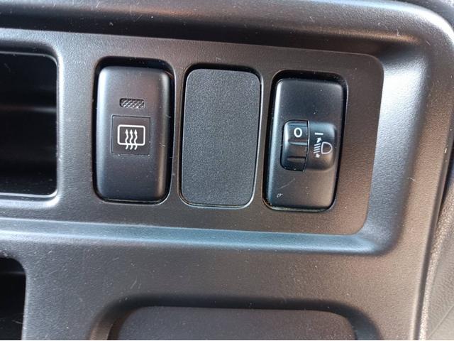 ハイゼットカーゴ クルーズターボ　４ＷＤ　ＥＴＣ　ナビ　フルセグＴＶ　Ｂｌｕｅｔｏｏｔｈ接続対応　電動格納式ドアミラー　ライトレベライザー　車検令和９年１２月まで　１３インチアルミホイール　リアワイパー　両側スライドドア　ターボ（13枚目）