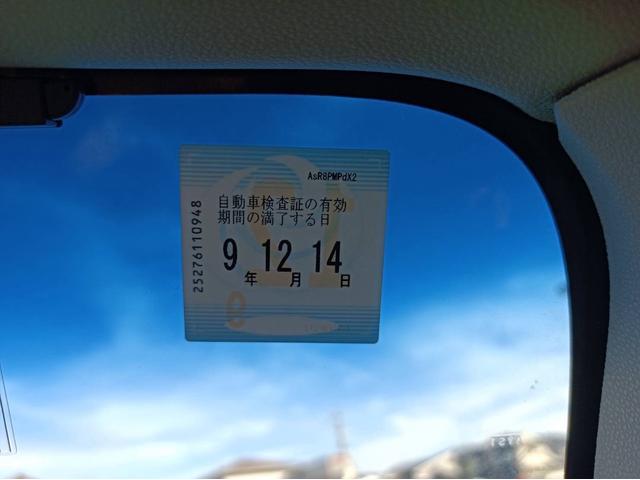 ハイゼットカーゴ クルーズターボ　４ＷＤ　ＥＴＣ　ナビ　フルセグＴＶ　Ｂｌｕｅｔｏｏｔｈ接続対応　電動格納式ドアミラー　ライトレベライザー　車検令和９年１２月まで　１３インチアルミホイール　リアワイパー　両側スライドドア　ターボ（15枚目）