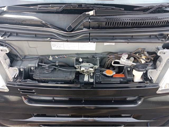 ハイゼットカーゴ クルーズターボ　４ＷＤ　ＥＴＣ　ナビ　フルセグＴＶ　Ｂｌｕｅｔｏｏｔｈ接続対応　電動格納式ドアミラー　ライトレベライザー　車検令和９年１２月まで　１３インチアルミホイール　リアワイパー　両側スライドドア　ターボ（19枚目）