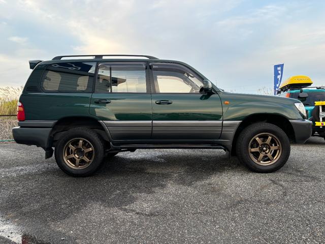ランドクルーザー１００ ＶＸリミテッド　リモコンキー　フルフラット　４ＷＤ　パワーステアリング　ＡＢＳ　パワーウィンドウ（5枚目）