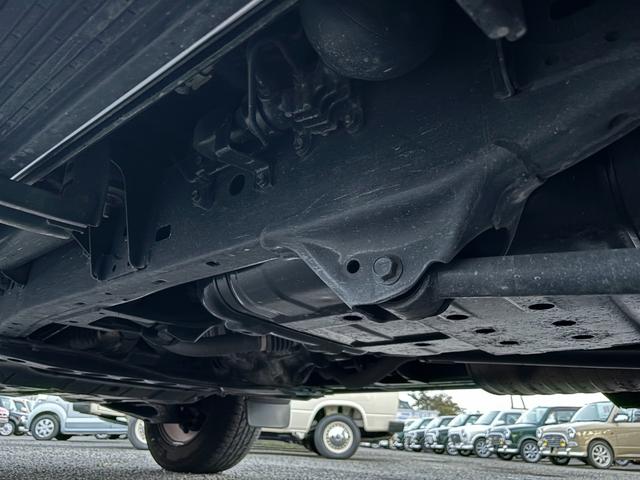 ランドクルーザー１００ ＶＸリミテッド　リモコンキー　フルフラット　４ＷＤ　パワーステアリング　ＡＢＳ　パワーウィンドウ（71枚目）