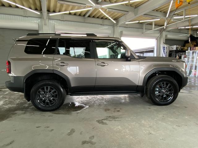 ランドクルーザー２５０ ＶＸ　全方位モニター　フルセグテレビ　Ｂｌｕｅｔｏｏｔｈ　４ＷＤ　レーンアシスト　ＥＴＣ　サンルーフ　パワーシート　衝突被害軽減システム　ルーフレール　パワーバックドア　クリアランスソナー　禁煙車　ナビＴＶ（4枚目）
