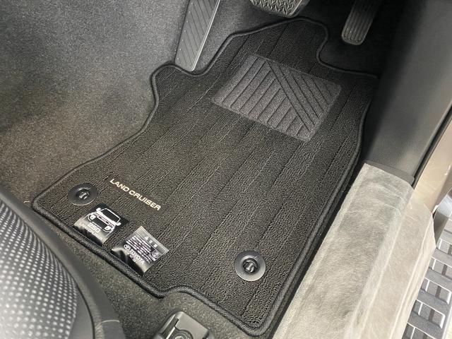 ランドクルーザー２５０ ＶＸ　全方位モニター　フルセグテレビ　Ｂｌｕｅｔｏｏｔｈ　４ＷＤ　レーンアシスト　ＥＴＣ　サンルーフ　パワーシート　衝突被害軽減システム　ルーフレール　パワーバックドア　クリアランスソナー　禁煙車　ナビＴＶ（51枚目）