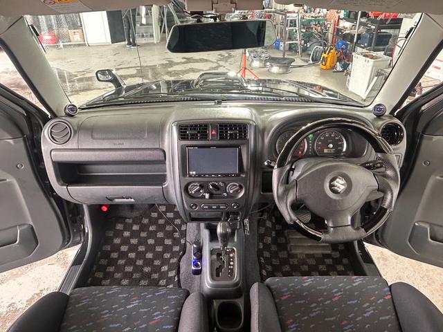 ジムニー ワイルドウインド　ＡＵＸ接続　エアコンパワステ　四駆　シートヒーター付き　メモリーナビゲーション　パワーウインドウ　ナビ・ＴＶ　エアバック　キーレス付き　ＥＴＣ車載器　フルセグテレビ　衝突安全ボディ　ダブルエアバック（2枚目）