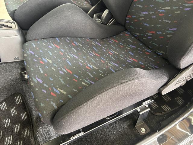 ジムニー ワイルドウインド　ＡＵＸ接続　エアコンパワステ　四駆　シートヒーター付き　メモリーナビゲーション　パワーウインドウ　ナビ・ＴＶ　エアバック　キーレス付き　ＥＴＣ車載器　フルセグテレビ　衝突安全ボディ　ダブルエアバック（41枚目）