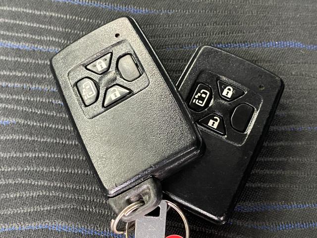 ヴォクシー ＺＳ　ダブルサンルーフ　ドラレコ付き　ＢＬＵＥＴＯＯＴＨ　リアカメラ　スマートＫＥＹ　フルセグ地デジ　キーレスエントリー　ＰＳ　衝突安全ボディ　ＴＶナビ　ＥＴＣ車載器　リアエアコン　ＡＢＳ　ＡＵＸ（67枚目）