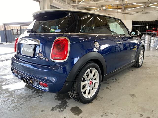 ＭＩＮＩ クーパーＳ　リアビューカメラ　サイドエアバック　セキュリティー　ＡＢＳ　ＨＤＤナビ　パワーウィンドウ　ナビ　パワーステアリング　エアバッグ　ＡＵＴＯエアコン（6枚目）