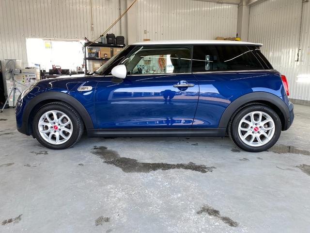 ＭＩＮＩ クーパーＳ　リアビューカメラ　サイドエアバック　セキュリティー　ＡＢＳ　ＨＤＤナビ　パワーウィンドウ　ナビ　パワーステアリング　エアバッグ　ＡＵＴＯエアコン（9枚目）