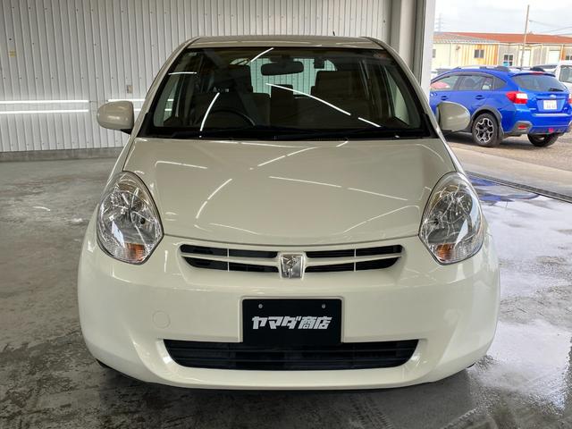 パッソ Ｘ　クツロギ　ＤＶＤ再生　フルセグ　運転席助手席エアバック　衝突安全ボディ　ドライブレコーダー　盗難防止システム　エアコン　ＡＢＳ　ナビＴＶ　ミュージックプレイヤー接続可　パワーステアリング　エアバック　４ＷＤ（3枚目）