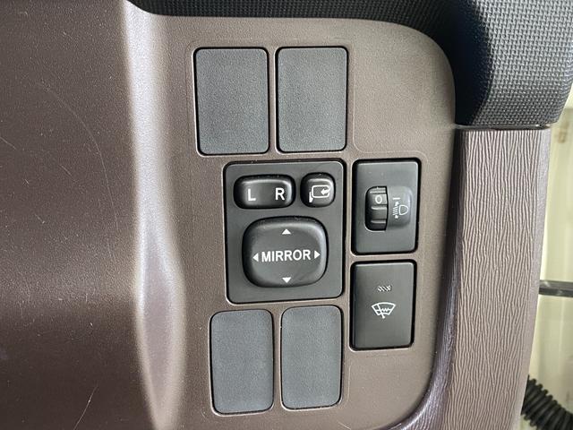 パッソ Ｘ　クツロギ　ＤＶＤ再生　フルセグ　運転席助手席エアバック　衝突安全ボディ　ドライブレコーダー　盗難防止システム　エアコン　ＡＢＳ　ナビＴＶ　ミュージックプレイヤー接続可　パワーステアリング　エアバック　４ＷＤ（38枚目）