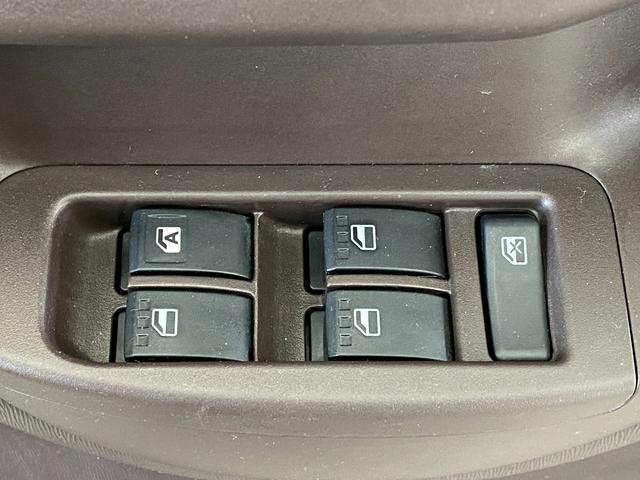 パッソ Ｘ　クツロギ　ＤＶＤ再生　フルセグ　運転席助手席エアバック　衝突安全ボディ　ドライブレコーダー　盗難防止システム　エアコン　ＡＢＳ　ナビＴＶ　ミュージックプレイヤー接続可　パワーステアリング　エアバック　４ＷＤ（40枚目）