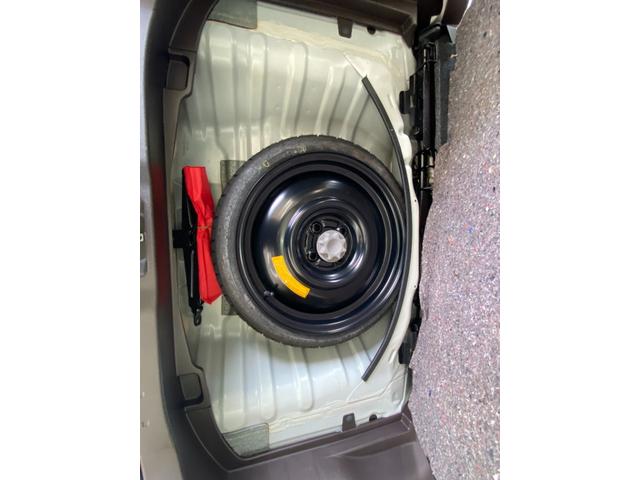 パッソ Ｘ　クツロギ　ＤＶＤ再生　フルセグ　運転席助手席エアバック　衝突安全ボディ　ドライブレコーダー　盗難防止システム　エアコン　ＡＢＳ　ナビＴＶ　ミュージックプレイヤー接続可　パワーステアリング　エアバック　４ＷＤ（53枚目）