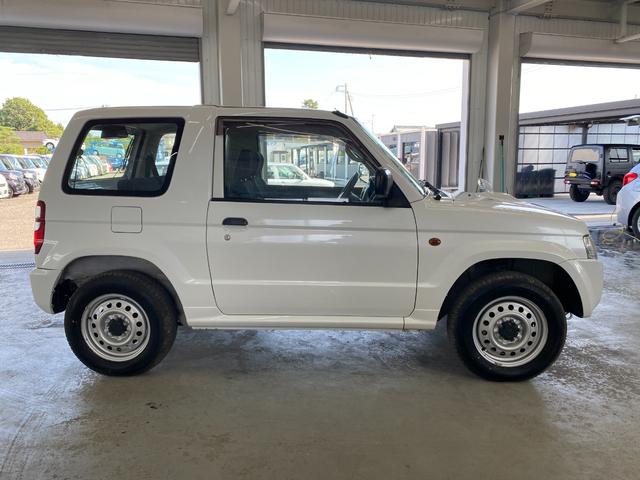 キックス ＲＳ　パワステ　キ－レス　パワーウインドウ　寒冷地仕様　衝突安全ボディ　ＡＢＳ　盗難防止システム　パートタイム４ＷＤ　エアバッグ　デュアルエアバッグ　マニュアルエアコン（5枚目）