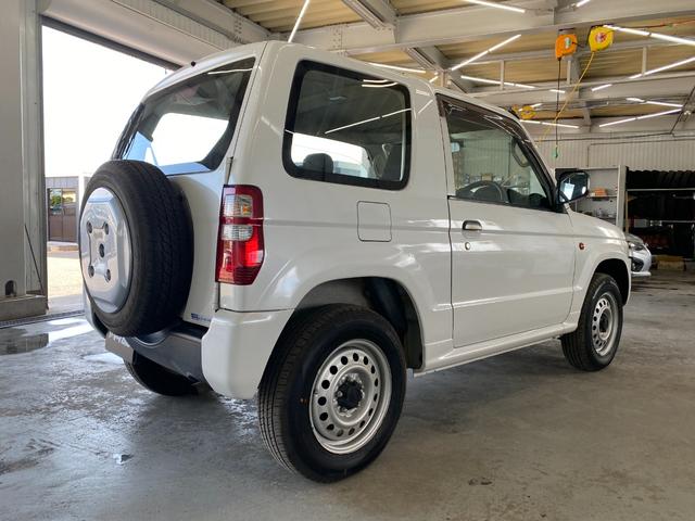 キックス ＲＳ　パワステ　キ－レス　パワーウインドウ　寒冷地仕様　衝突安全ボディ　ＡＢＳ　盗難防止システム　パートタイム４ＷＤ　エアバッグ　デュアルエアバッグ　マニュアルエアコン（6枚目）