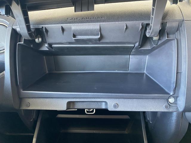 キックス ＲＳ　パワステ　キ－レス　パワーウインドウ　寒冷地仕様　衝突安全ボディ　ＡＢＳ　盗難防止システム　パートタイム４ＷＤ　エアバッグ　デュアルエアバッグ　マニュアルエアコン（30枚目）