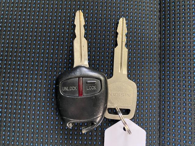 キックス ＲＳ　パワステ　キ－レス　パワーウインドウ　寒冷地仕様　衝突安全ボディ　ＡＢＳ　盗難防止システム　パートタイム４ＷＤ　エアバッグ　デュアルエアバッグ　マニュアルエアコン（60枚目）