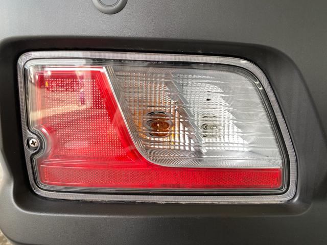 ハイゼットカーゴ スペシャル　衝突回避支援ブレーキ機能　前席パワーウインドウ　助手席エアバッグ　エアコン付き　レーンアシスト　オートハイビーム　ＡＢＳ　４ＷＤ　エアバッグ　横滑り防止　パワーステアリング（21枚目）