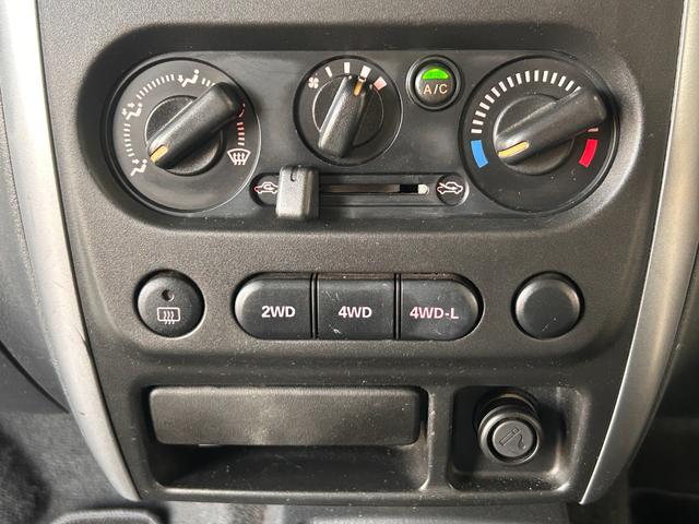 ジムニー ＸＧ　ＷエアＢ　ナビＴＶ　キーレス付き　ＳＲＳ　切替４ＷＤ　エアコンパワステ　パワーウインド　ワンセグテレビ　衝撃安全ボディー　ＡＢＳ付き　メモリーナビ　メディアプレイヤー接続　ＥＴＣ付き（40枚目）
