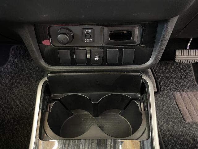 アウトランダーＰＨＥＶ Ｇナビパッケージ　パワートランク　衝突軽減Ｂ　ＵＳＢ　サイドカメラ　後カメラ　オートエアコン　ドライブレコーダー　横滑り防止　盗難防止システム　寒冷地仕様　キーレス　オートクルーズ　ミュージックプレイヤー接続可　ＥＴＣ（35枚目）