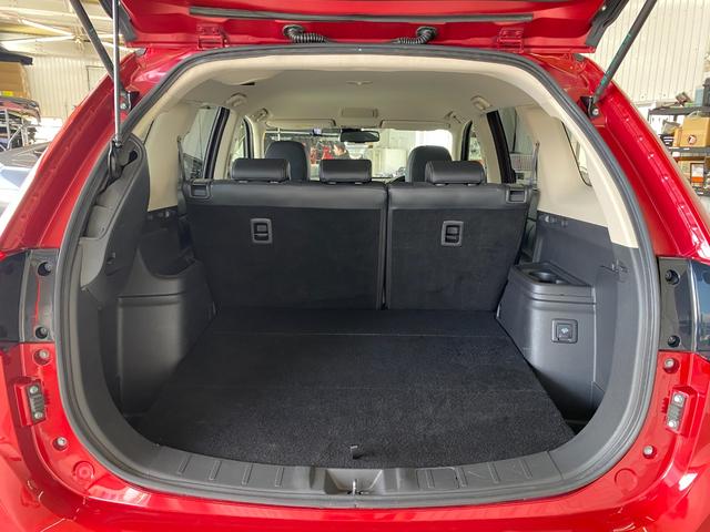 アウトランダーＰＨＥＶ Ｇナビパッケージ　パワートランク　衝突軽減Ｂ　ＵＳＢ　サイドカメラ　後カメラ　オートエアコン　ドライブレコーダー　横滑り防止　盗難防止システム　寒冷地仕様　キーレス　オートクルーズ　ミュージックプレイヤー接続可　ＥＴＣ（53枚目）